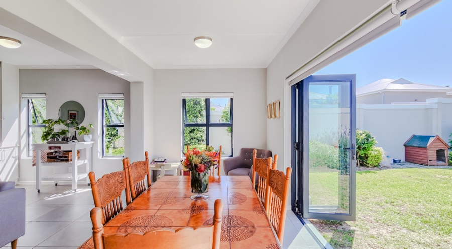 To Let 3 Bedroom Property for Rent in Protea Heights Western Cape